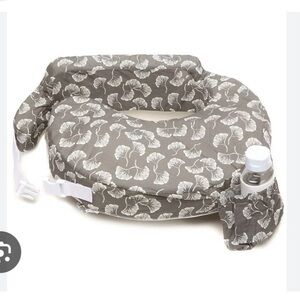 My Brest Friend nursing pillow small flaw